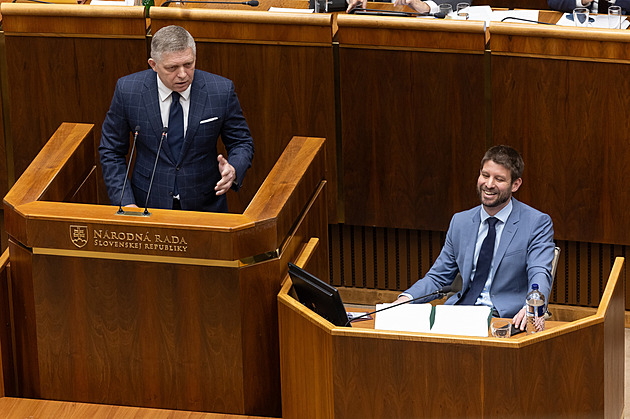 Fico chce o rok odložit volby, obává se debaklu, tvrdí opozice