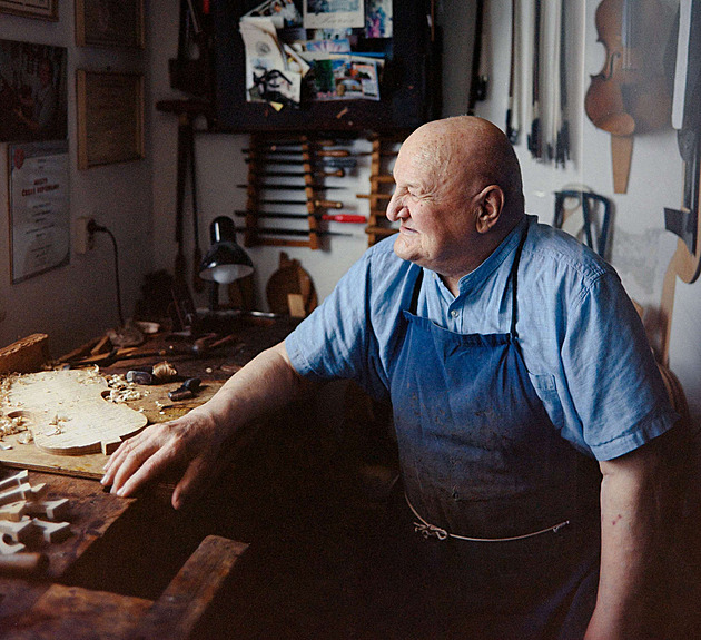 Housla� Emil Lupa.