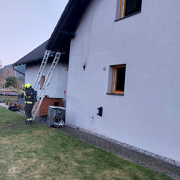 Na Mladoboleslavsku hořel rodinný dům, platil druhý stupeň poplachu