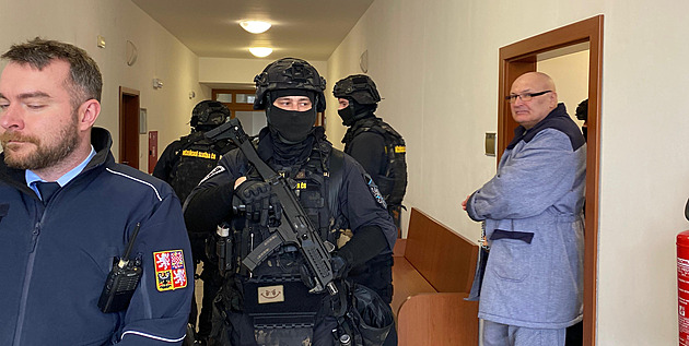 Doivotn odsouzený sedmaedesátiletý Josef Kott u Okresního soudu v Sokolov....