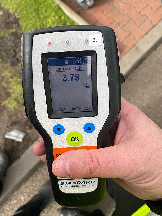 idi linkového autobusu na trase z Brna do Uherského Hradit nadýchal tém 4...