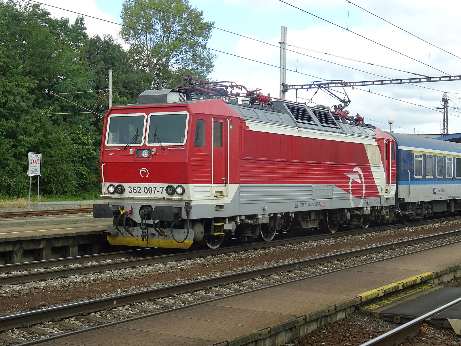 Krádež kabelů zastavila v Lipníku nad Bečvou provoz na železničním koridoru