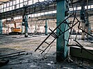 Posledn vrobn hala tovrny Zetoru v Brn, tzv. ozubrna, se zaala bourat....