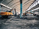Posledn vrobn hala tovrny Zetoru v Brn, tzv. ozubrna, se zaala bourat....