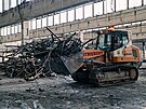 Posledn vrobn hala tovrny Zetoru v Brn, tzv. ozubrna, se zaala bourat....