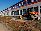 Poslední výrobní hala továrny Zetoru v Brn, tzv. ozubárna, se zaala bourat....