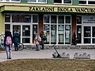 Okol� z�kladn� �koly Van�urova v Hodon�n� (6. �nora 2025)