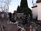 Opil idi skonil na boku v plot u rodinnho domu. (1. nora 2025)