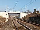 Nov� silni�n� nadjezd p�es �elezni�n� tra� v Libochovanech vznikl na m�st�...