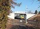 Nov� silni�n� nadjezd p�es �elezni�n� tra� v Libochovanech vznikl na m�st�...
