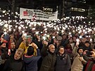 Ob�í protesty nap�í� N�meckem. Lidé se bou�ili proti spolupráci konzervativc� s...