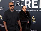 Kanye West a Bianca Censori na cenách Grammy v Los Angeles (2. února 2025)