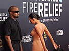 Kanye West a Bianca Censori na cenách Grammy v Los Angeles (2. února 2025)