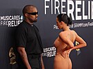 Kanye West a Bianca Censori na cenách Grammy v Los Angeles (2. února 2025)