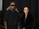 Kanye West a Bianca Censori na cench Grammy v Los Angeles (2. nora 2025)