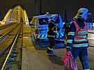 Nehoda dodvky mstsk policie a osobnho auta ped Trojskm mostem v Praze....