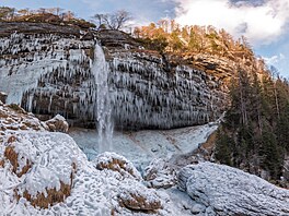 Senzací vodopádu Peri�nik, který se nachází u obce Mojstrana ve Slovinsku, bývá...