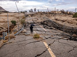 Postupné vysychání Mrtvého mo�e zhor�uje nár�st pr�m�rných teplot, které v...