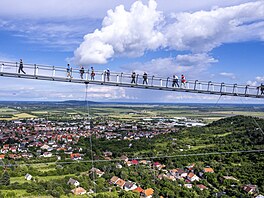 Vstupné na most Národní jednoty �iní p�t tisíc ma�arských forint� (zhruba 310...