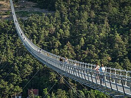 Lávka je oficiáln� otev�ena pro ve�ejnost od 4. �ervna lo�ského roku.