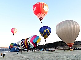 Sout� horkovzdu�ných balón� Pohár Jaroslava Ha�ka v Kej�lici. (1. února 2025)