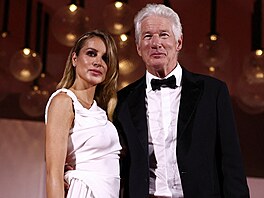 Richard Gere a jeho man�elka Alejandra Silva v Benátkách (1. zá�í 2024)