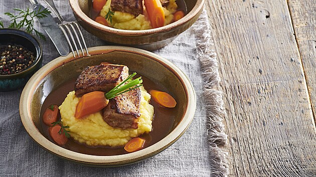 Vepové maso na mrkvi a bramborová kae
