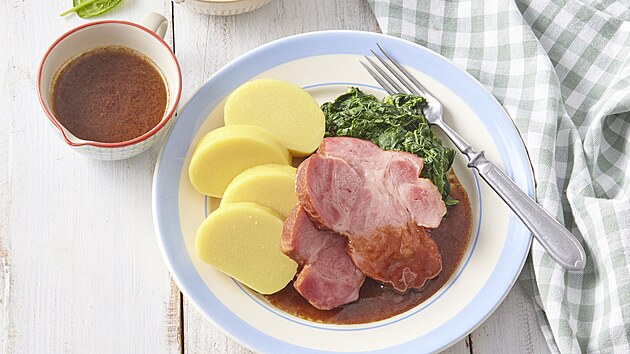 Uzené s bramborovým knedlíkem a penátem