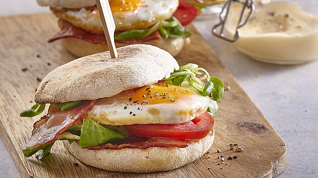 Snídaové toustís se slaninou