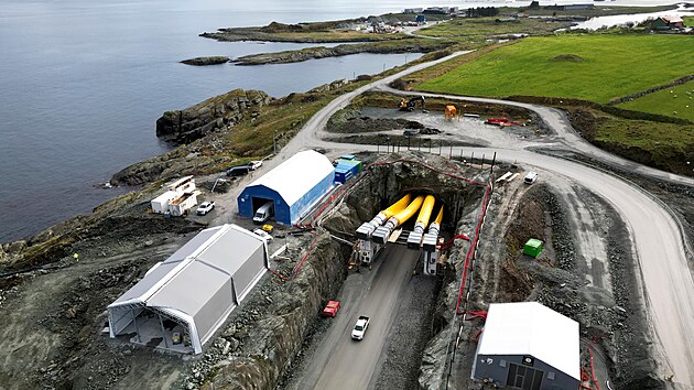 Boknafjord tunel, kter hlavn spoj Stavanger s Boknem s odbokou do Kvitsoy, vznik jako projekt Rogfast. Pjde o nejdel a nejhlub silnin tunel na svt (27 km).