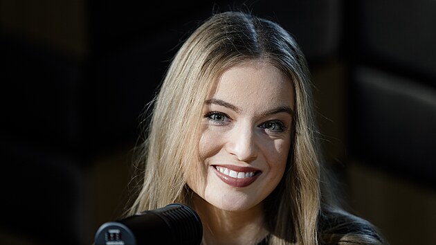 Hostem po�adu Rozst�el je here�ka a zp�va�ka Michaela Pech��kov�.