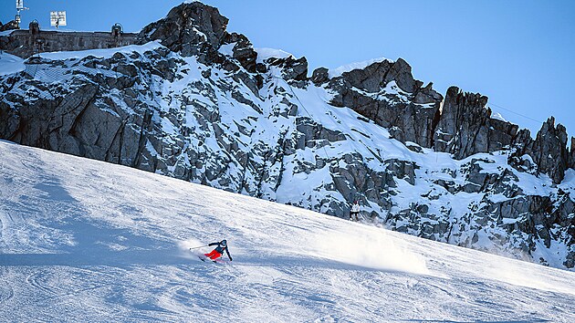 V�ly�a�sk�m are�lu�Pontedilegno - Tonale si ly�a�i vychutnaj� r�zn� p��rodn� scen�rie.