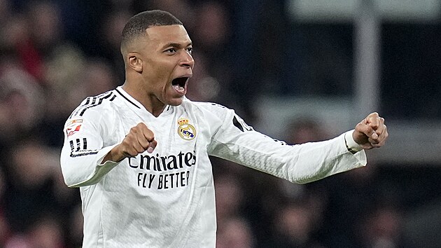 Úto�ník Kylian Mbappé z Realu Madrid oslavuje vst�elený gól.