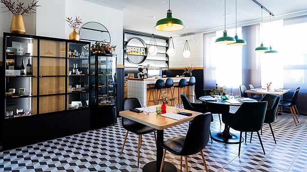 Restaurace Lidov� d�m Doln� Dobrou� po rekonstrukci prokoukla. (6. �nora 2025)