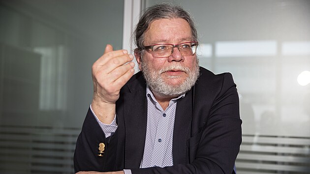 Cla jsou podle Vondry jen klackem k dosa�en� Trumpov�ch c�l�, obchodn� v�lku nechce. (3. �nora 2025)