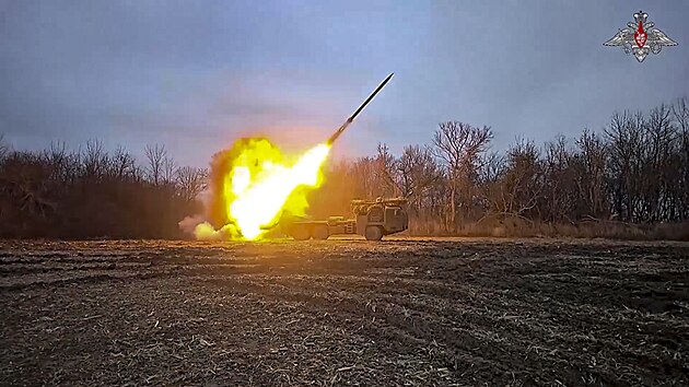 Rusk raketomet Hurikn pl na ukrajinsk pozice v rusk Kursk oblasti. (6. nora 2025)