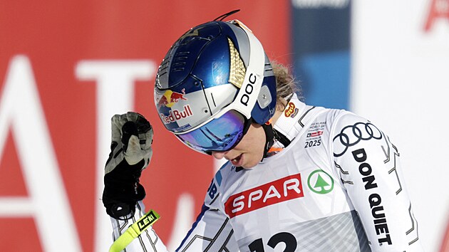 Ester Ledeck� v c�li super-G na mistrovstv� sv�ta v Saalbachu