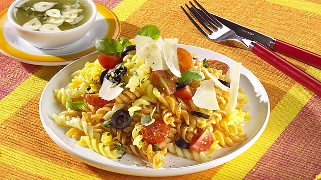 Tstovinový salát s rajaty