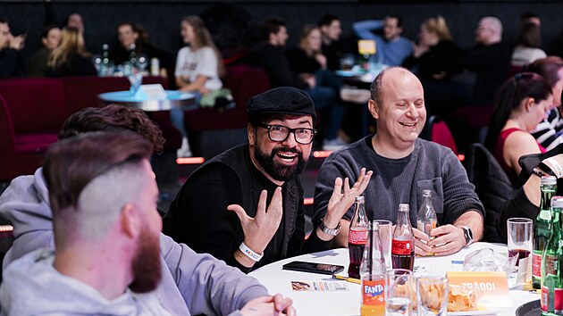 Sv znalosti pilo na Kvz Open otestovat tak nkolik Zrdc z podzimn televizn show. Na snmku nevcn gestikuluje Jirka.