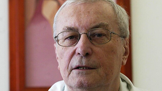 Neurochirurg Vladimír Smr�ka (3. února 2006)