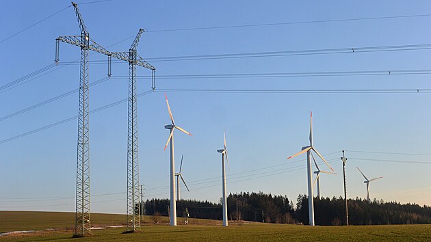 Větrné elektrárny u Anenské Studánky byly zprovozněny v roce 2006 a 2008. Po dvaceti letech mají na katastru obce vyrůst další čtyři.