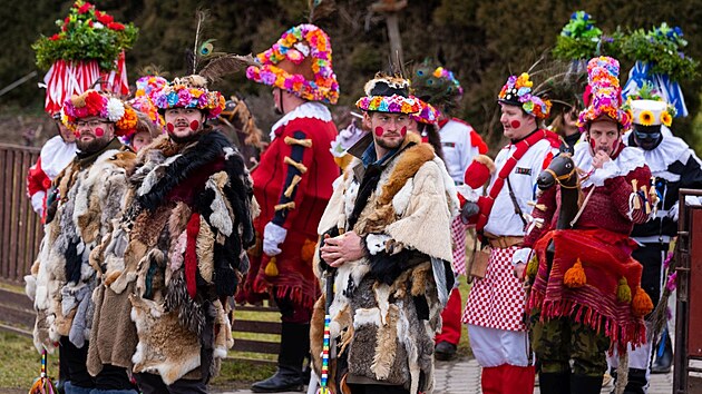 Masopust v Her�lci vynik� tradi�n�mi a propracovan�mi maskami.