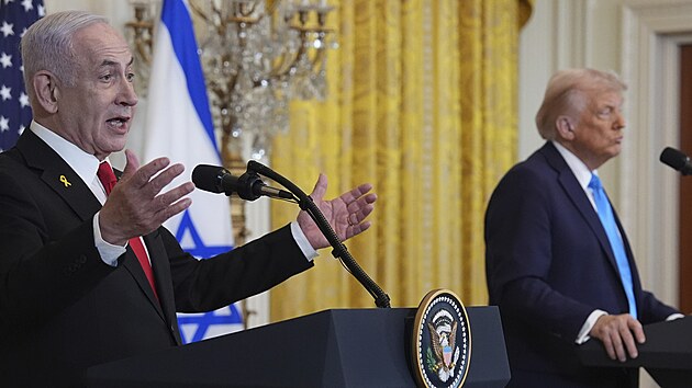 Donald Trump na �tern�m jedn�n� s izraelsk�m premi�rem Benjaminem Netanjahuem (4. �nora 2025)