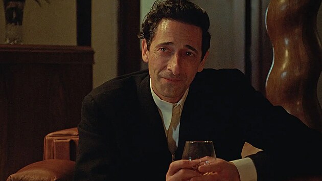 Brutalista je p��b�h ma�arsk�ho architekta L�szl� T�tha, kter� po emigraci do USA usiluje o realizaci sv�ho velkolep�ho stavebn�ho projektu navzdory osobn�m i profesn�m v�zv�m.