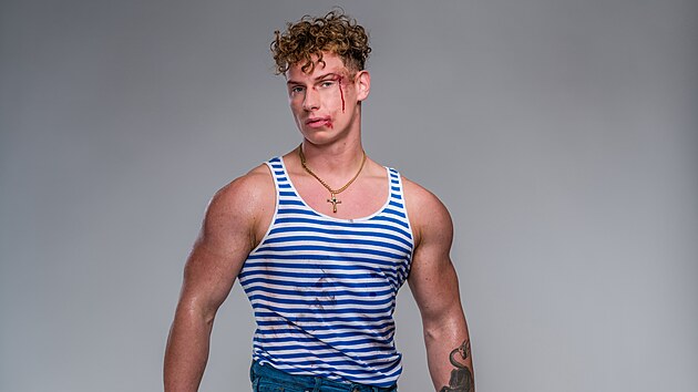 Pavel Pja Tth (23): Pja je pozitivn, energick fitness trenr, kter se stal znmm dky asti ve tvrt srii reality show Love Island esko & Slovensko. Pochz z Chomutova, ale momentln ije v Praze, kde se krom fitness vnuje i umn. V Survivoru si chce zachovat svj charakter a pinst do hry nejen vlnu pozitivn energie, ale i svou pirozenost. V ivot se povauje za rodinn typ a nesn sobeck lidi.