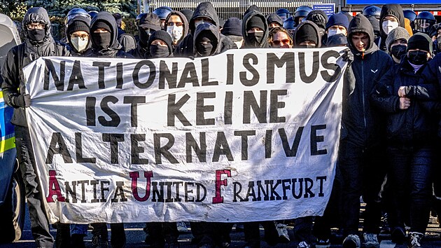 V n�meck�ch m�stech demonstrovaly des�tky tis�c lid� proti konzervativn� unii CDU/CSU. (1. �nora 2025)
