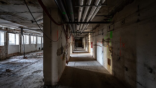 Star� v�m�n�k tepla v are�lu n�kdej��ho �stavu hluchon�m�ch v Hradci Kr�lov� se prom�n� v j�delnu pro t�i st�edn� �koly.