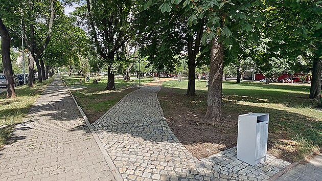 Po letech si park zaslou�il d�kladnou obnovu. 