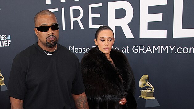 Kanye West a Bianca Censori na cen�ch Grammy v Los Angeles (2. �nora 2025)