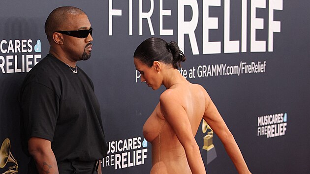 Kanye West a Bianca Censori na cen�ch Grammy v Los Angeles (2. �nora 2025)